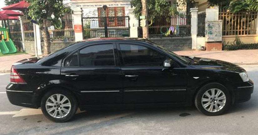 Xe sang Mercedes va BMW gia chi 300 trieu tai Viet Nam-Hinh-12